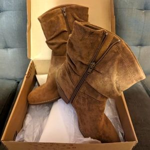 Eurosoft Ankle Boots, Camel Colored Brown Suede, US Size 9, NIB